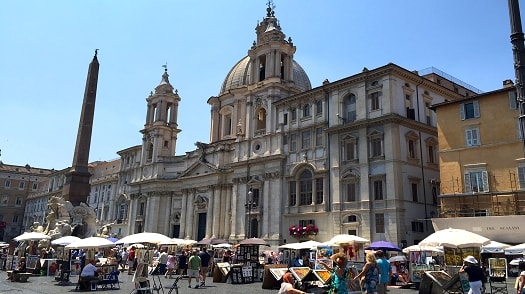 See artists at work in the Piazza Navona